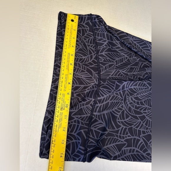 Lululemon wonder under full on Luxtreme crop legging in blue leaf patternSz-8 V6 - Picture 11 of 11